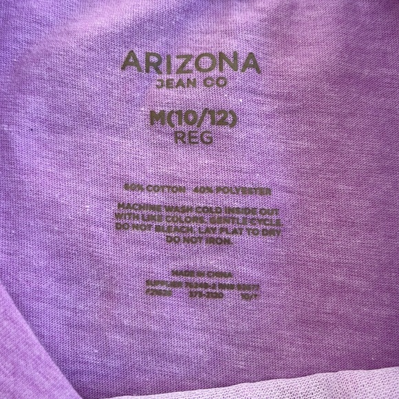 Arizona Jeans Co Cold Shoulder Graphic Tee, size M (10/12), NWOT - Picture 4 of 5